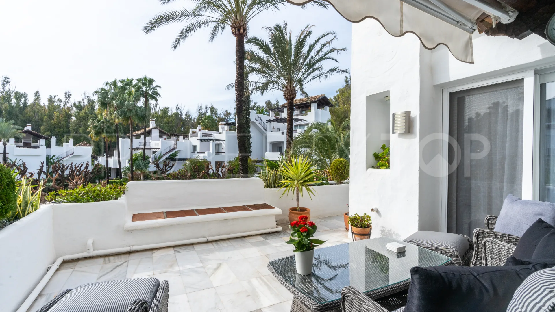 Apartamento en venta con 2 dormitorios en Estepona