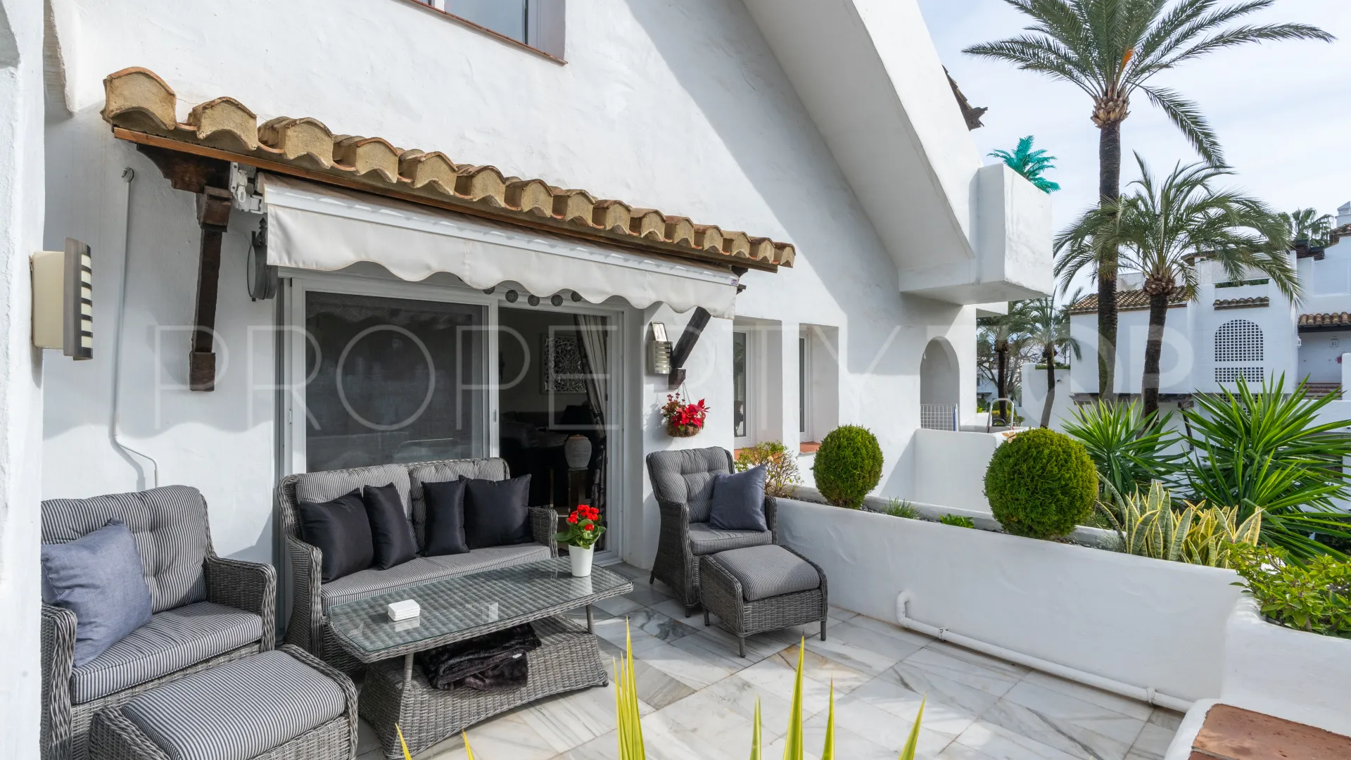 Apartamento en venta con 2 dormitorios en Estepona