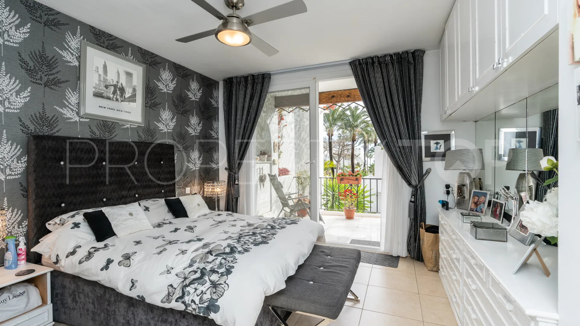 Apartamento en venta con 2 dormitorios en Estepona