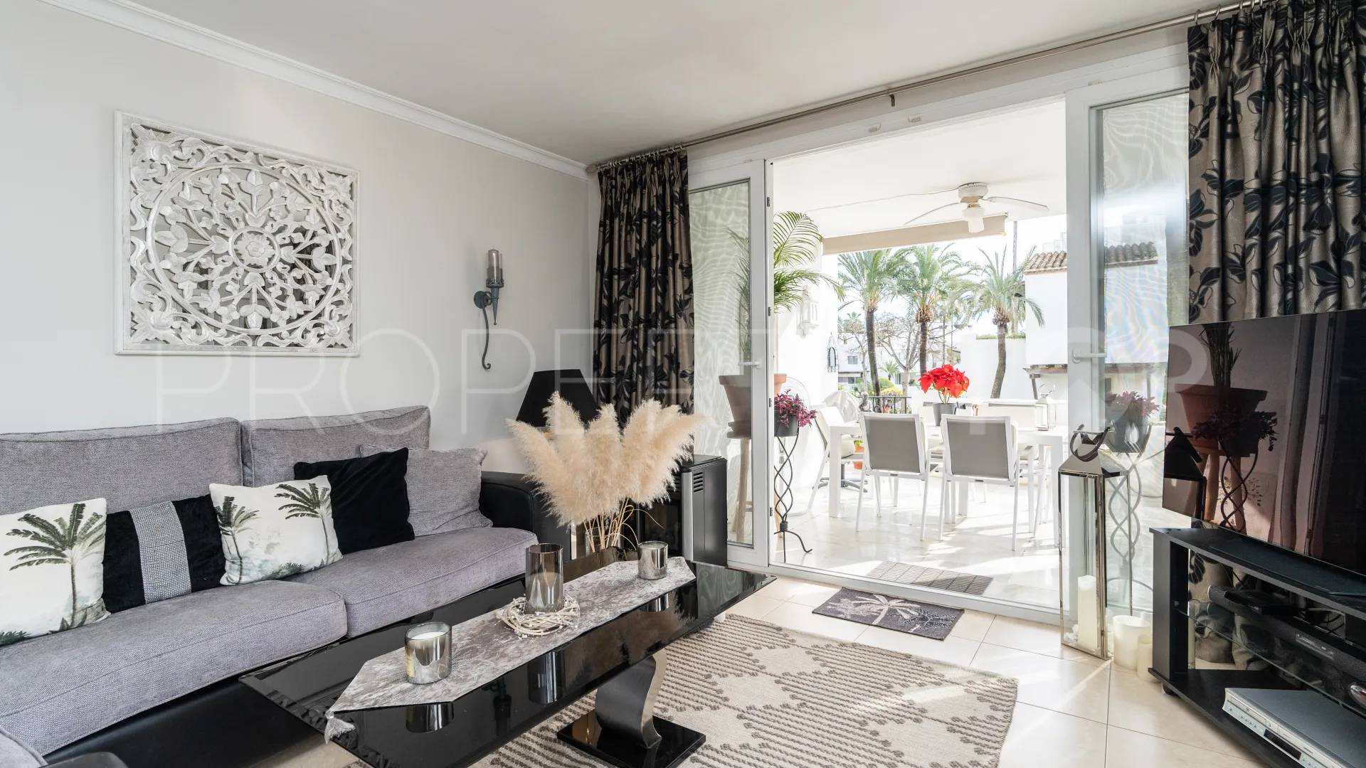 Apartamento en venta con 2 dormitorios en Estepona
