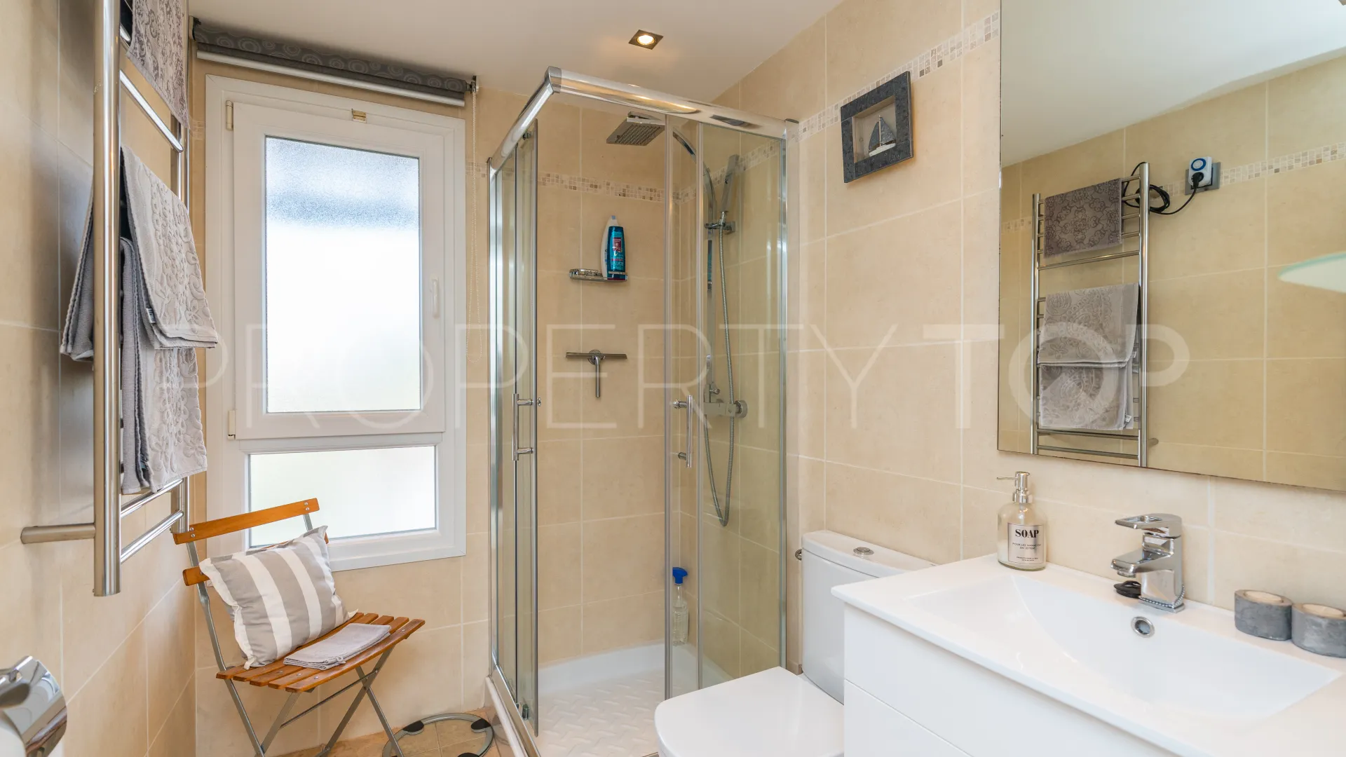 Apartamento en venta con 2 dormitorios en Estepona