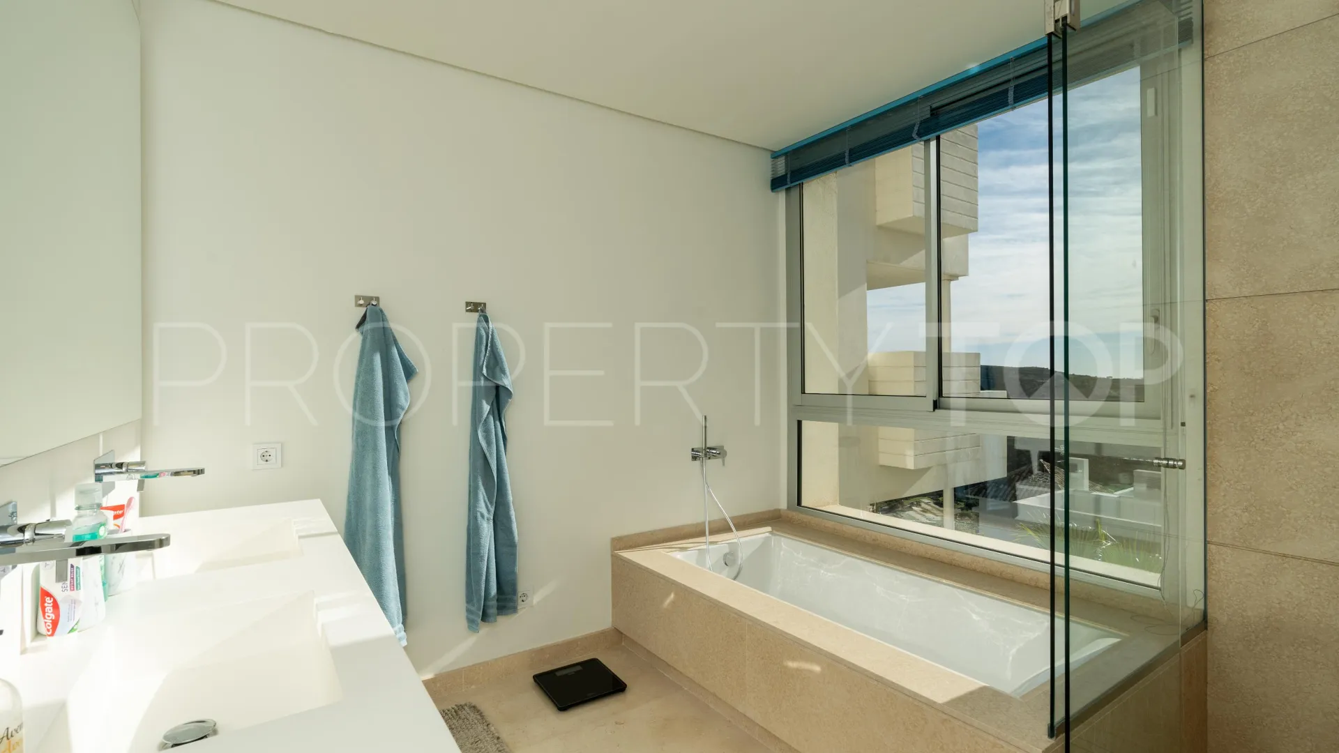 3 bedrooms apartment in Benahavis for sale