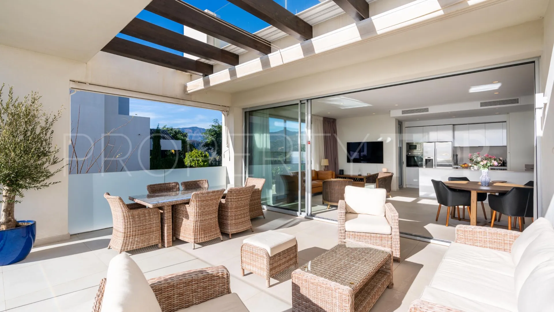 3 bedrooms apartment in Benahavis for sale