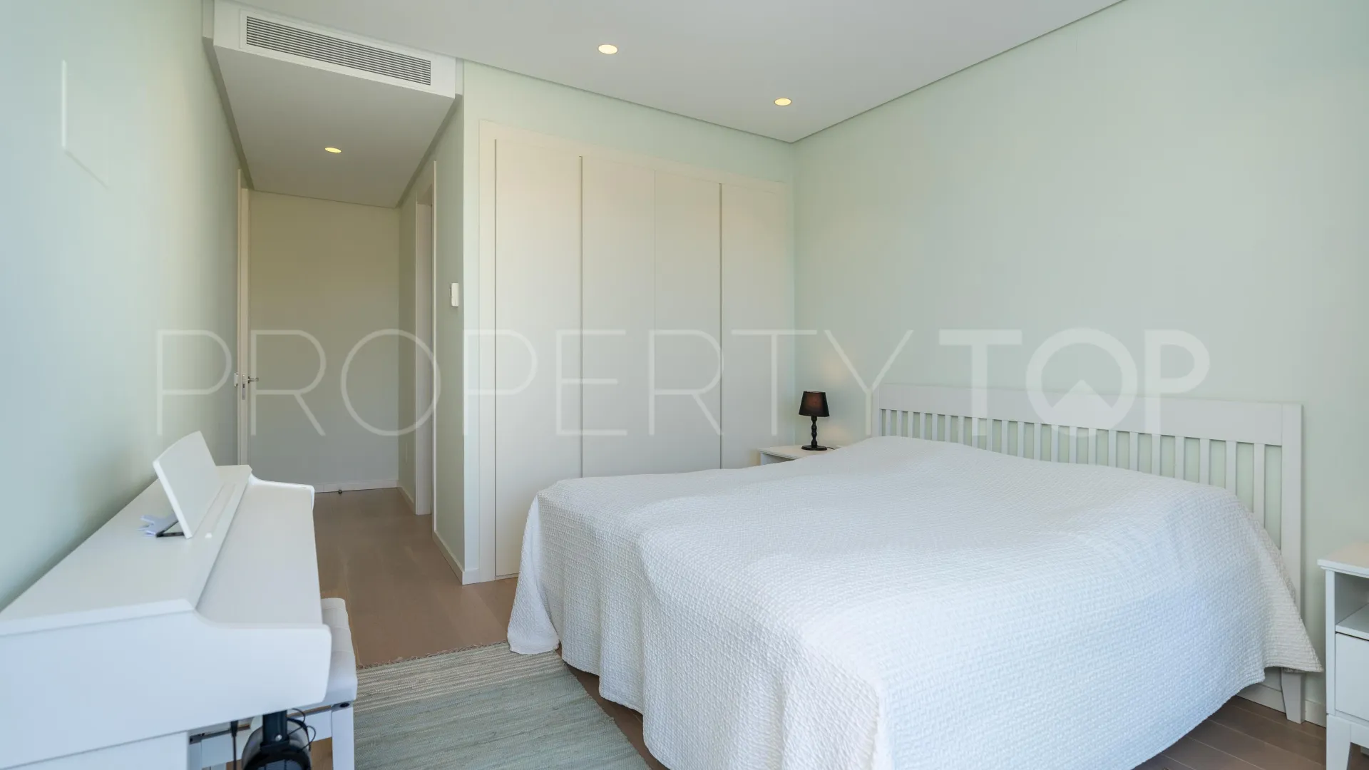 3 bedrooms apartment in Benahavis for sale