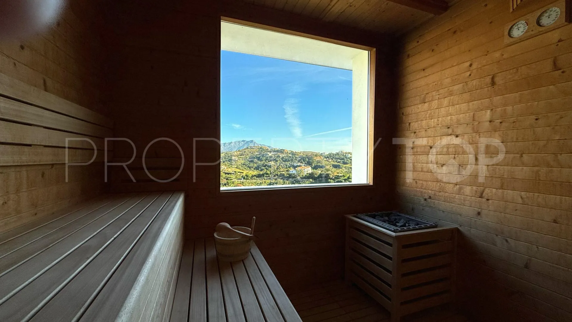 3 bedrooms apartment in Benahavis for sale