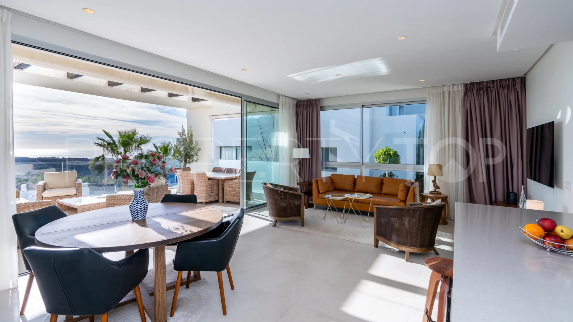 3 bedrooms apartment in Benahavis for sale