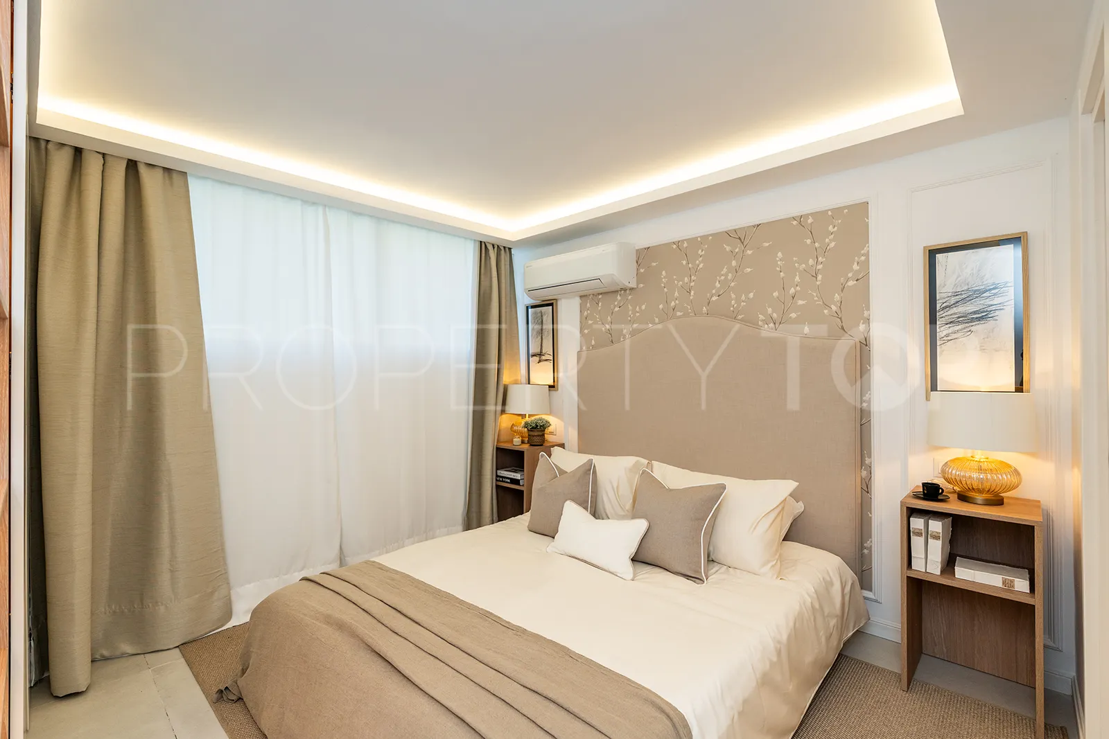Town house for sale in Nueva Andalucia with 4 bedrooms