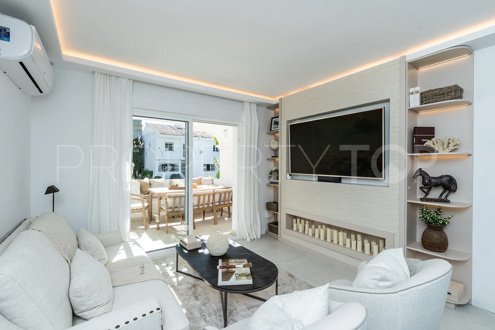Town house for sale in Nueva Andalucia with 4 bedrooms