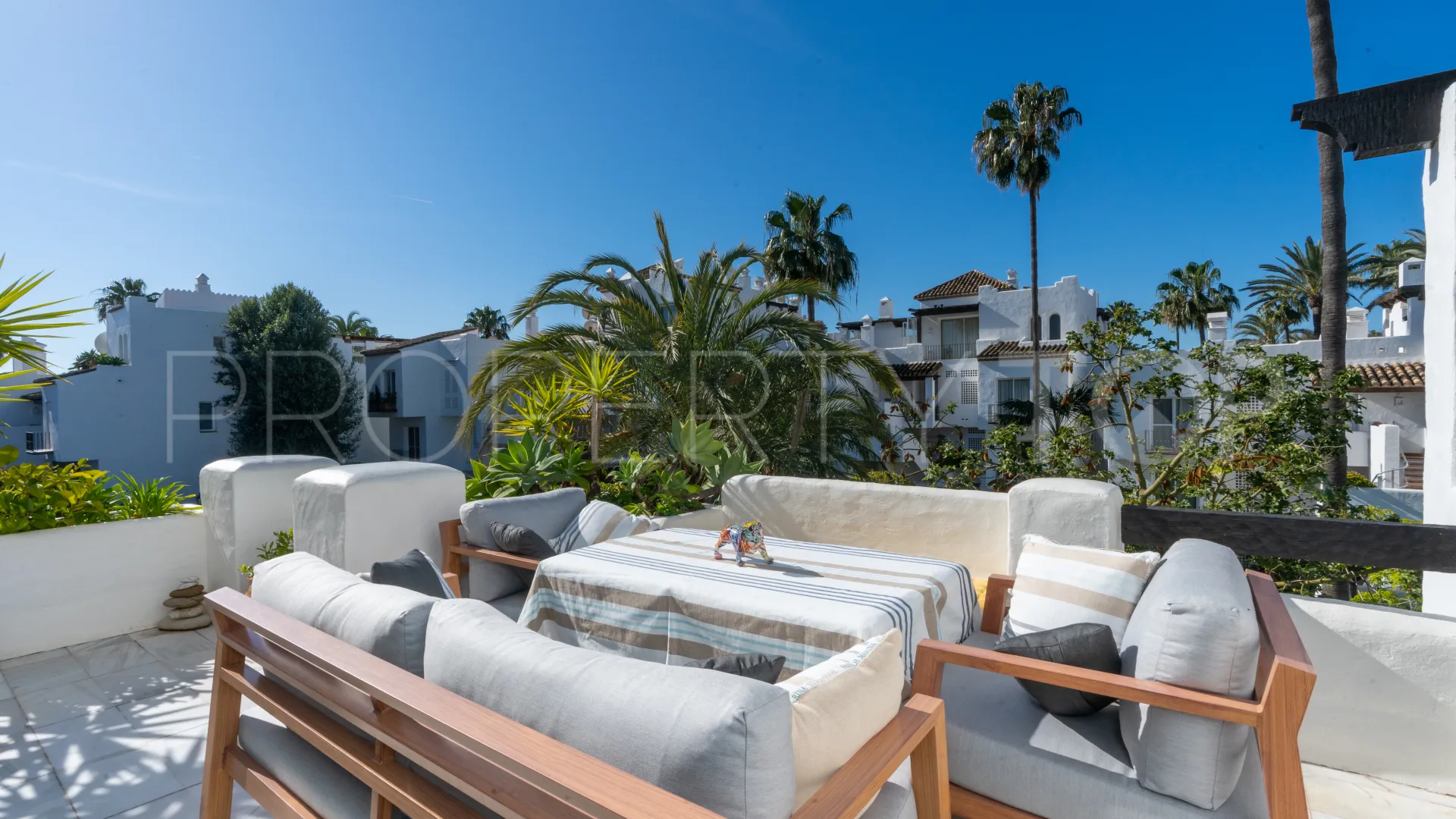 Comprar Ático de 3 dormitorios en Estepona