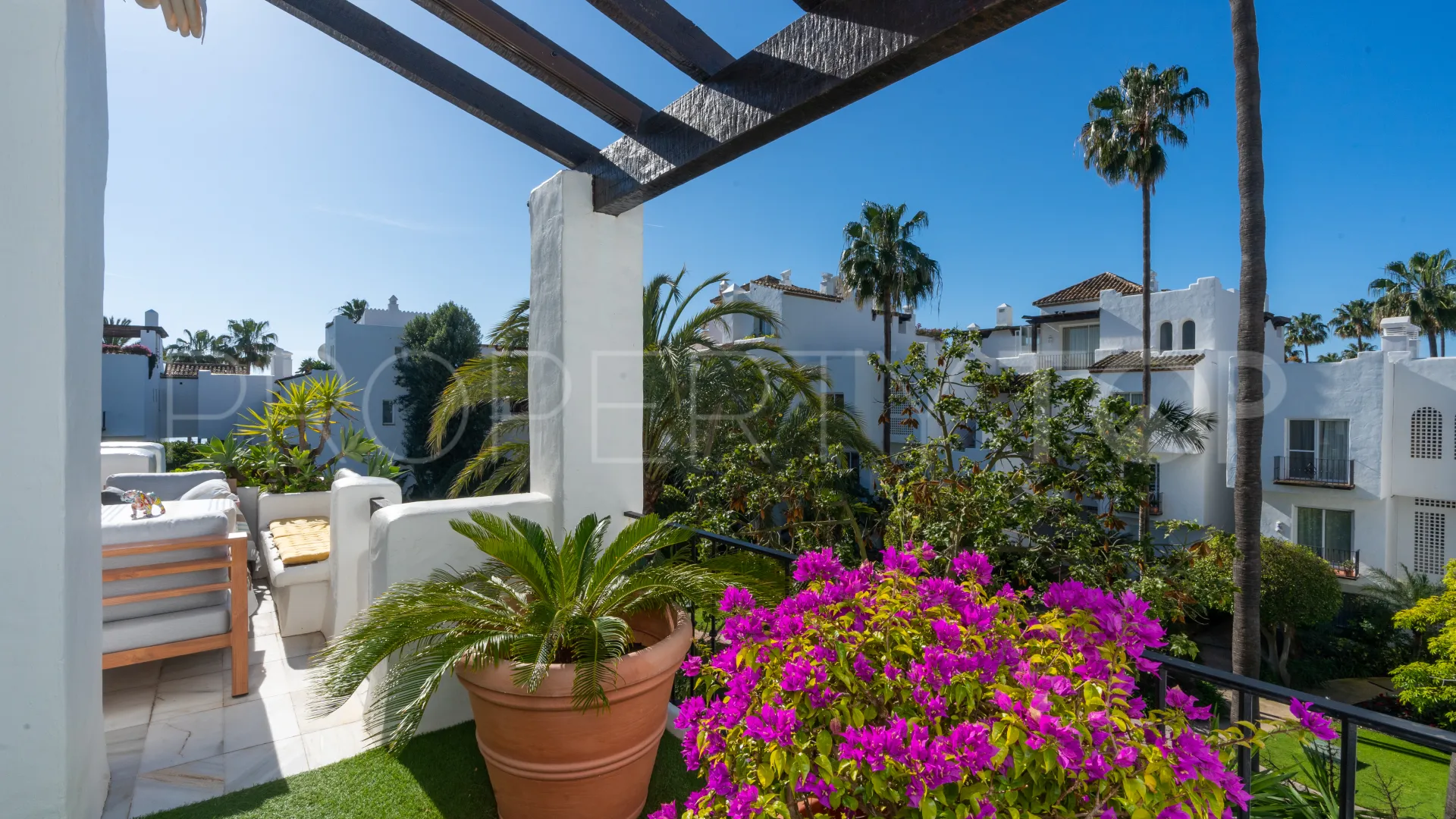 Comprar Ático de 3 dormitorios en Estepona
