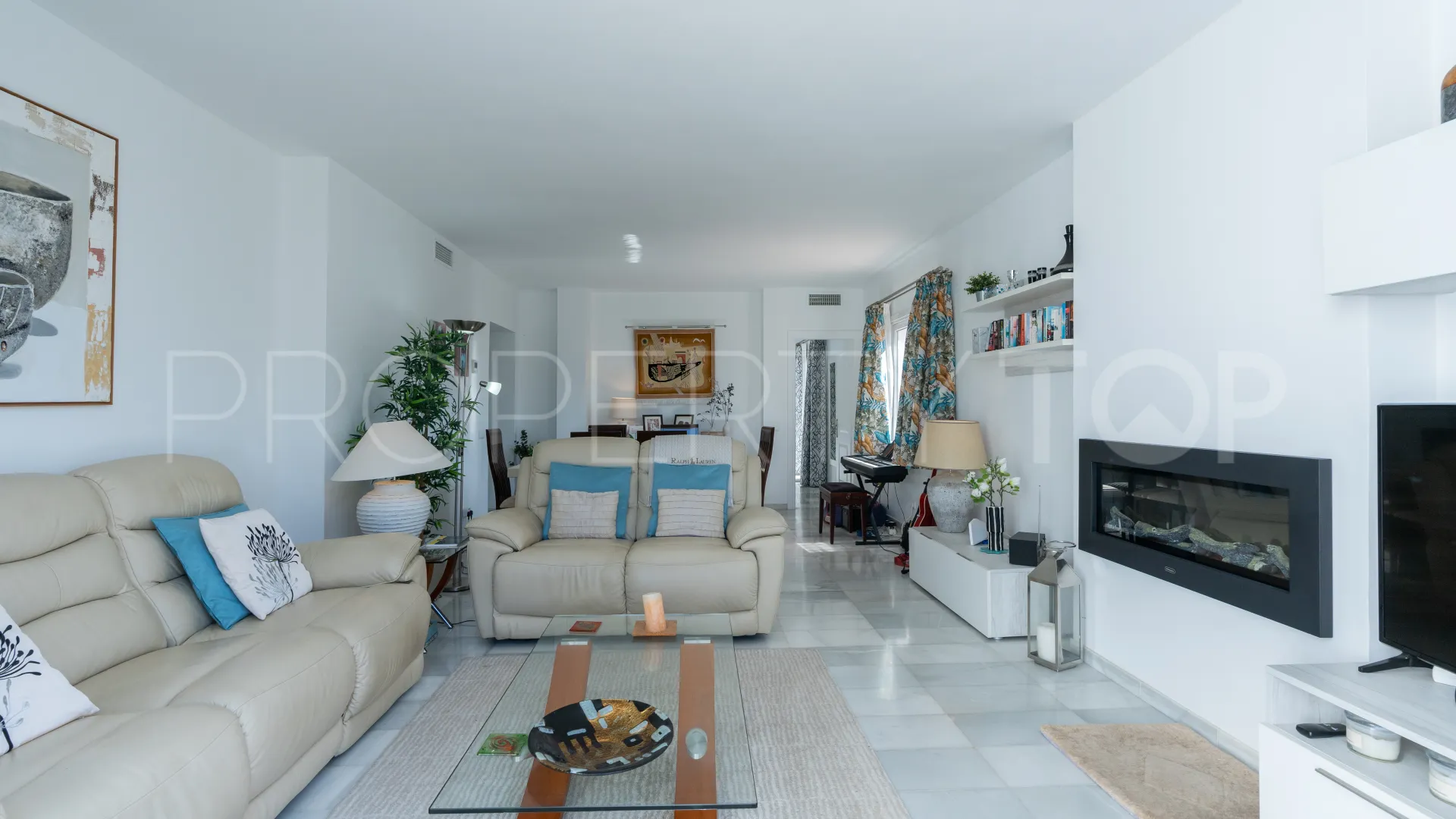 Comprar Ático de 3 dormitorios en Estepona