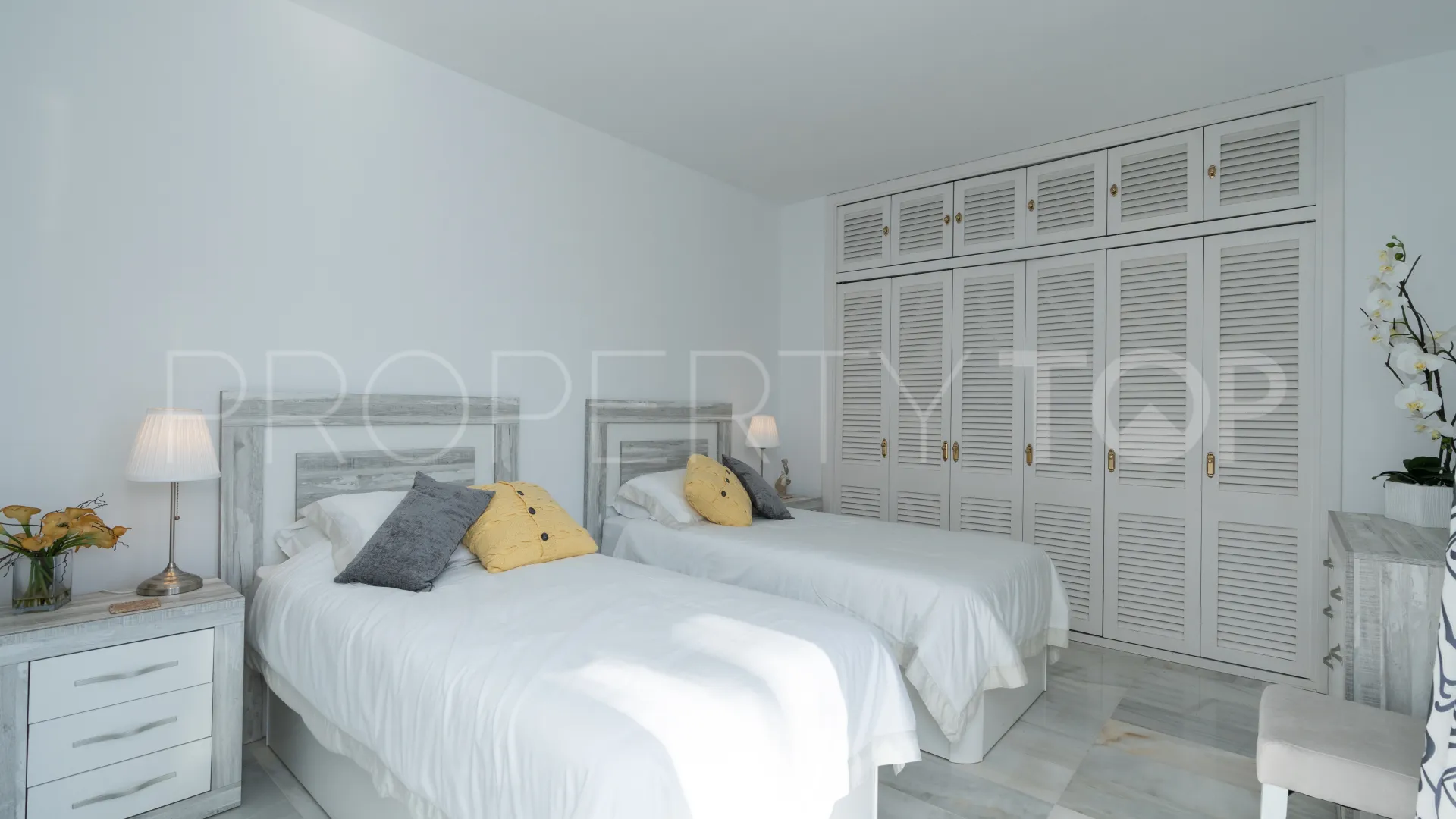 Comprar Ático de 3 dormitorios en Estepona