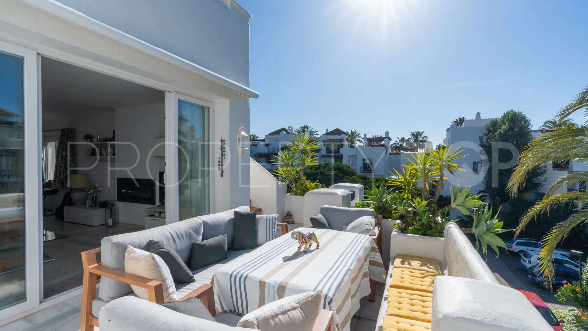 Comprar Ático de 3 dormitorios en Estepona
