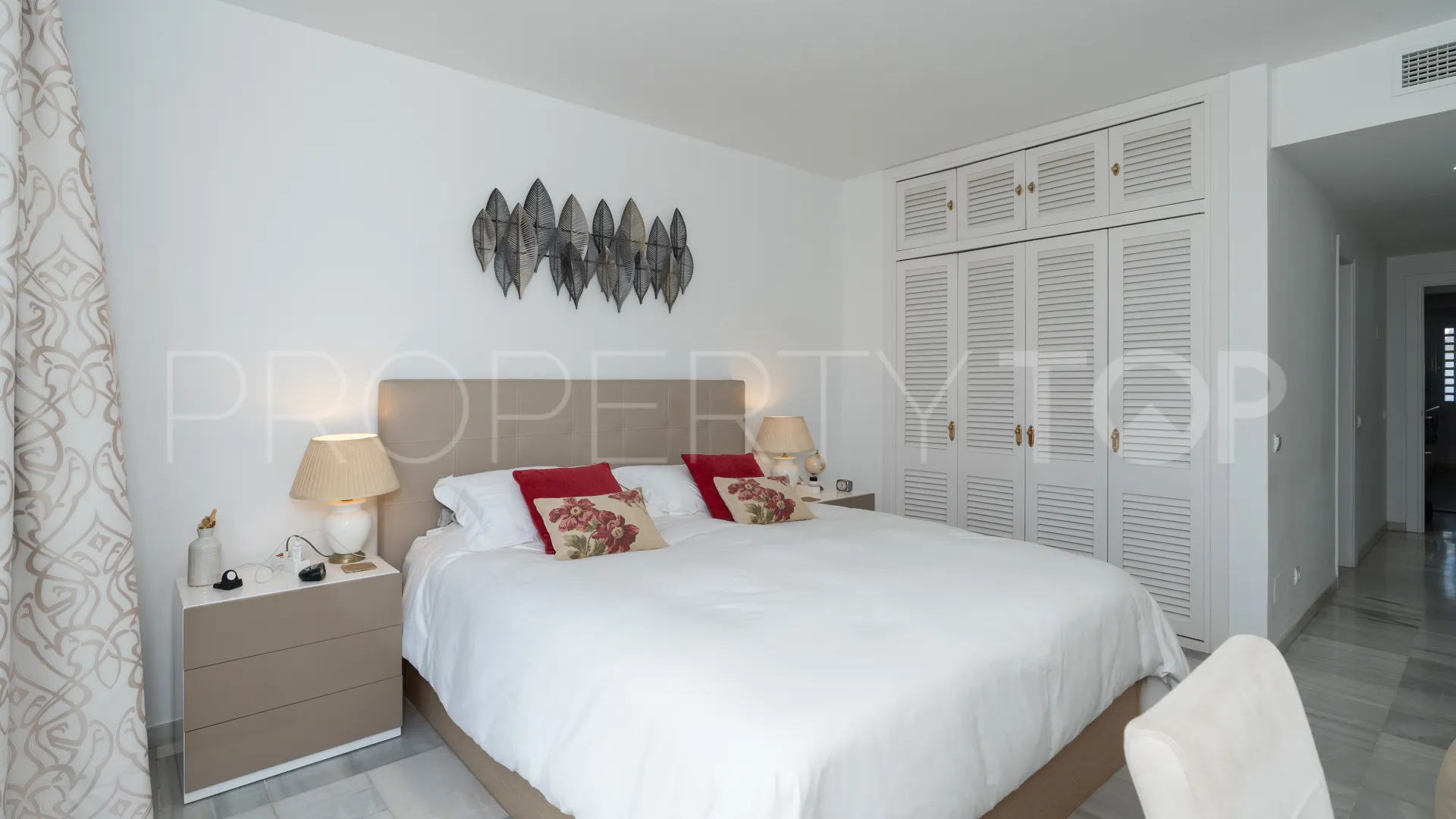 Comprar Ático de 3 dormitorios en Estepona