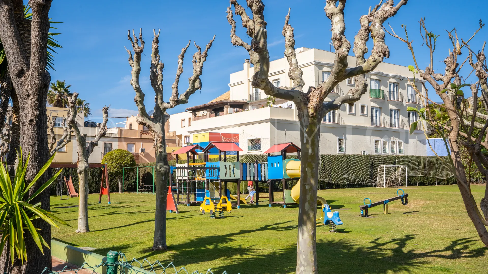 Comprar Ático de 3 dormitorios en Estepona
