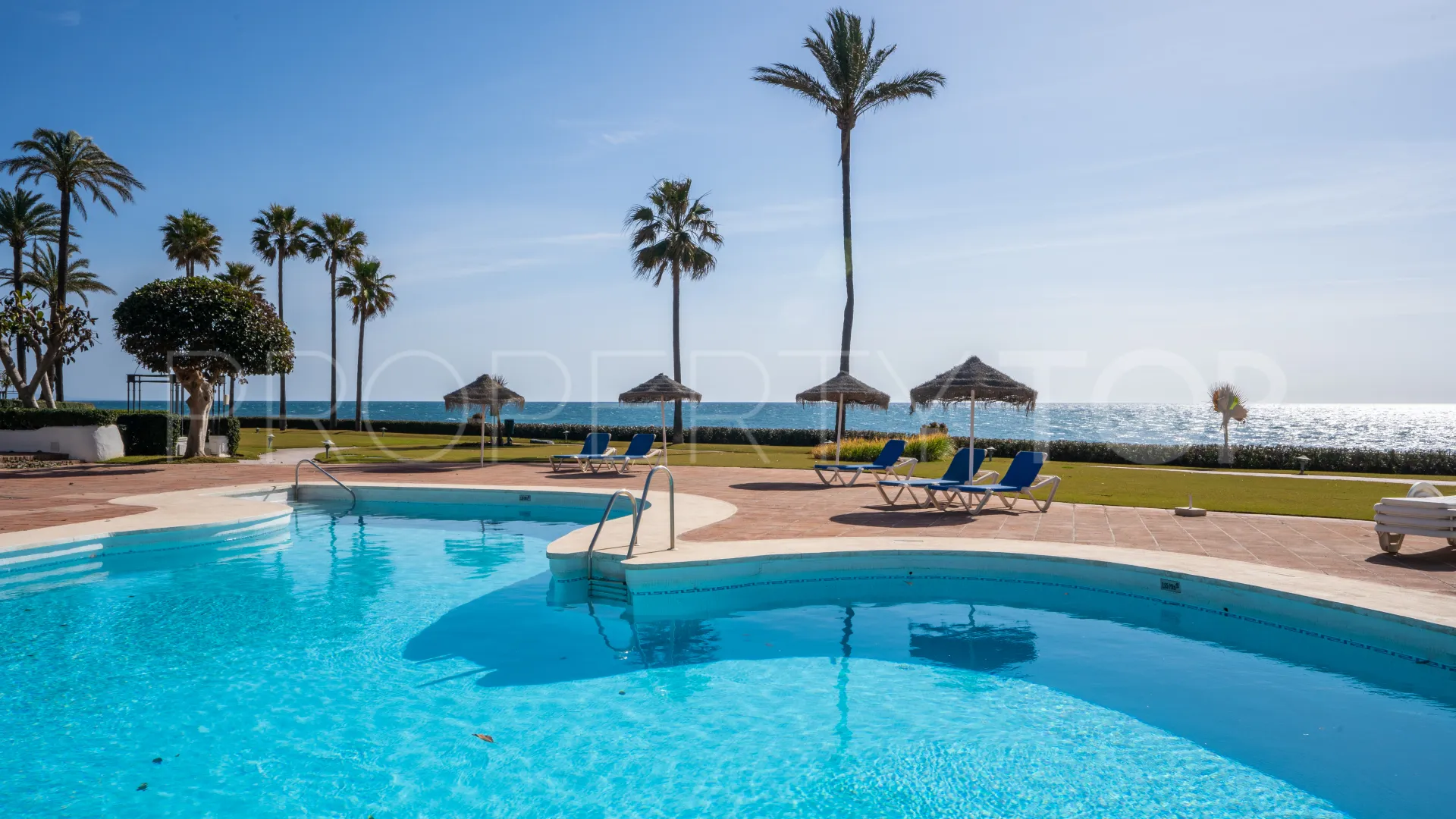 Comprar Ático de 3 dormitorios en Estepona