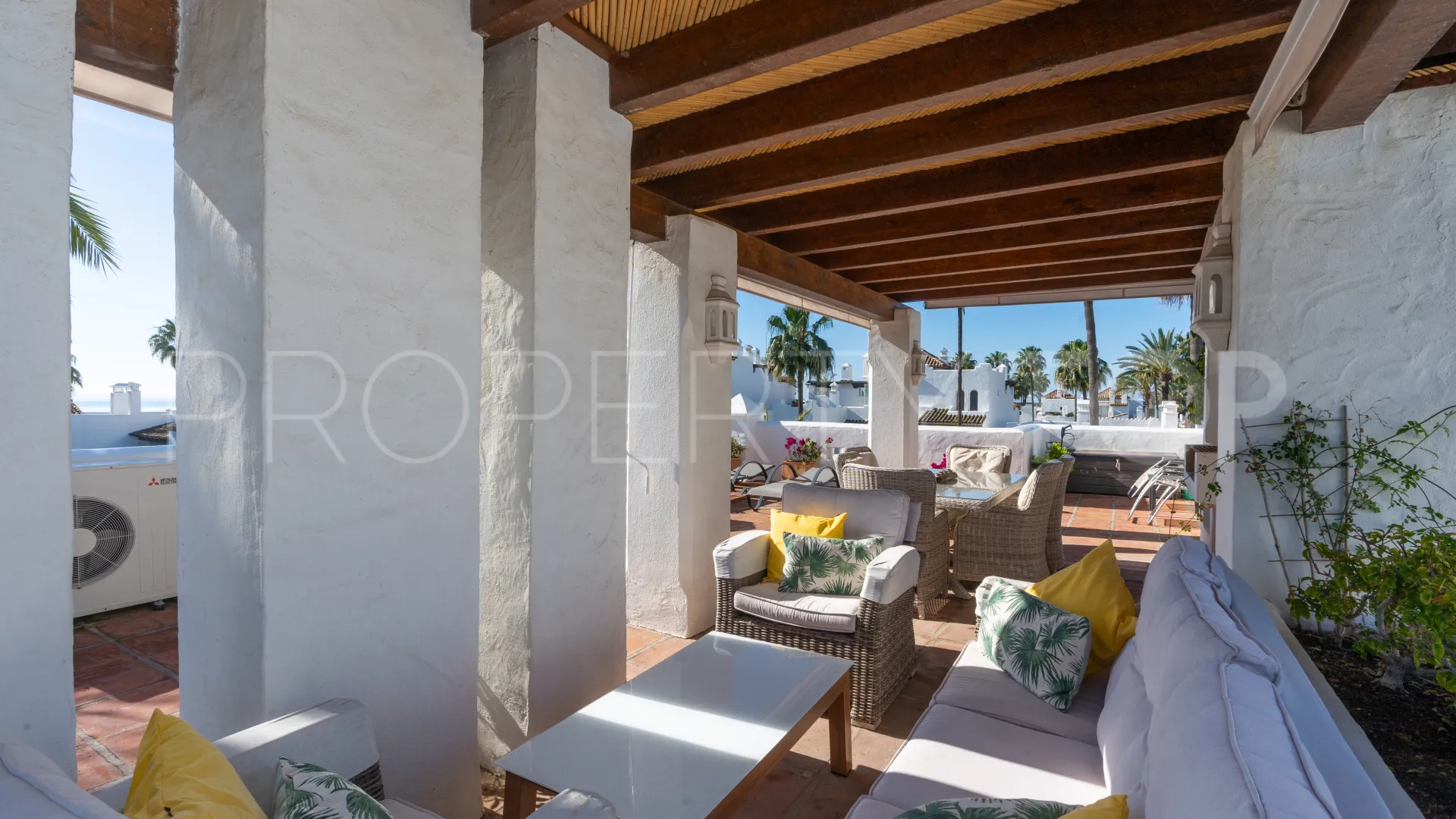 Comprar Ático de 3 dormitorios en Estepona