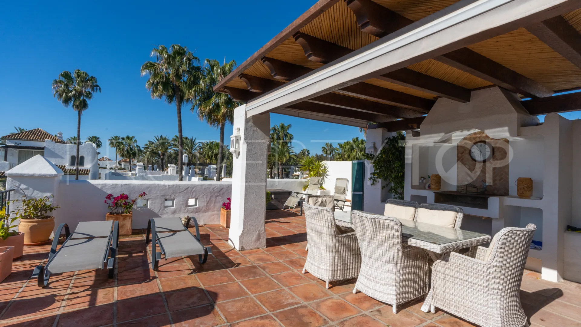 Comprar Ático de 3 dormitorios en Estepona