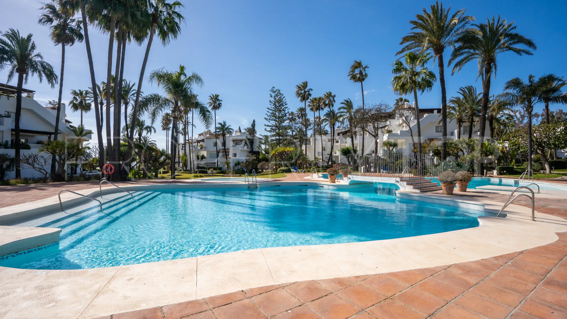 Comprar Ático de 3 dormitorios en Estepona