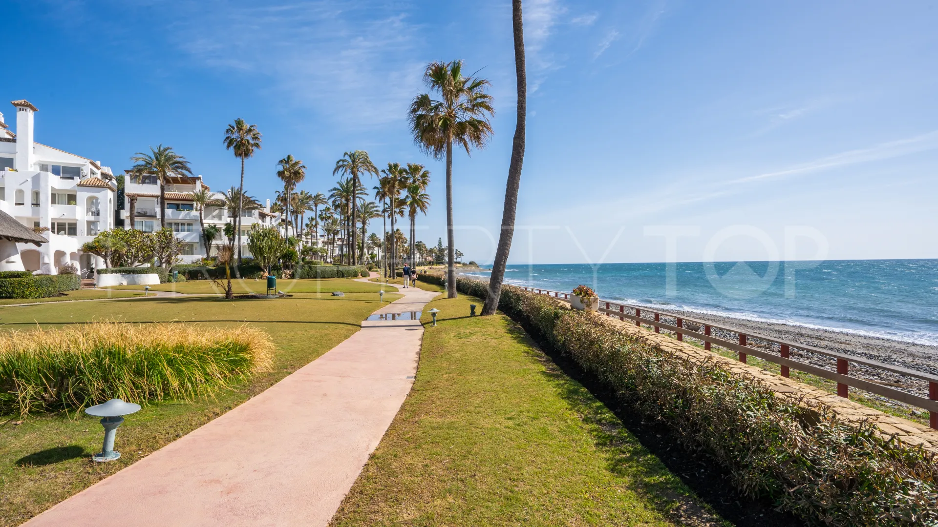 Comprar Ático de 3 dormitorios en Estepona