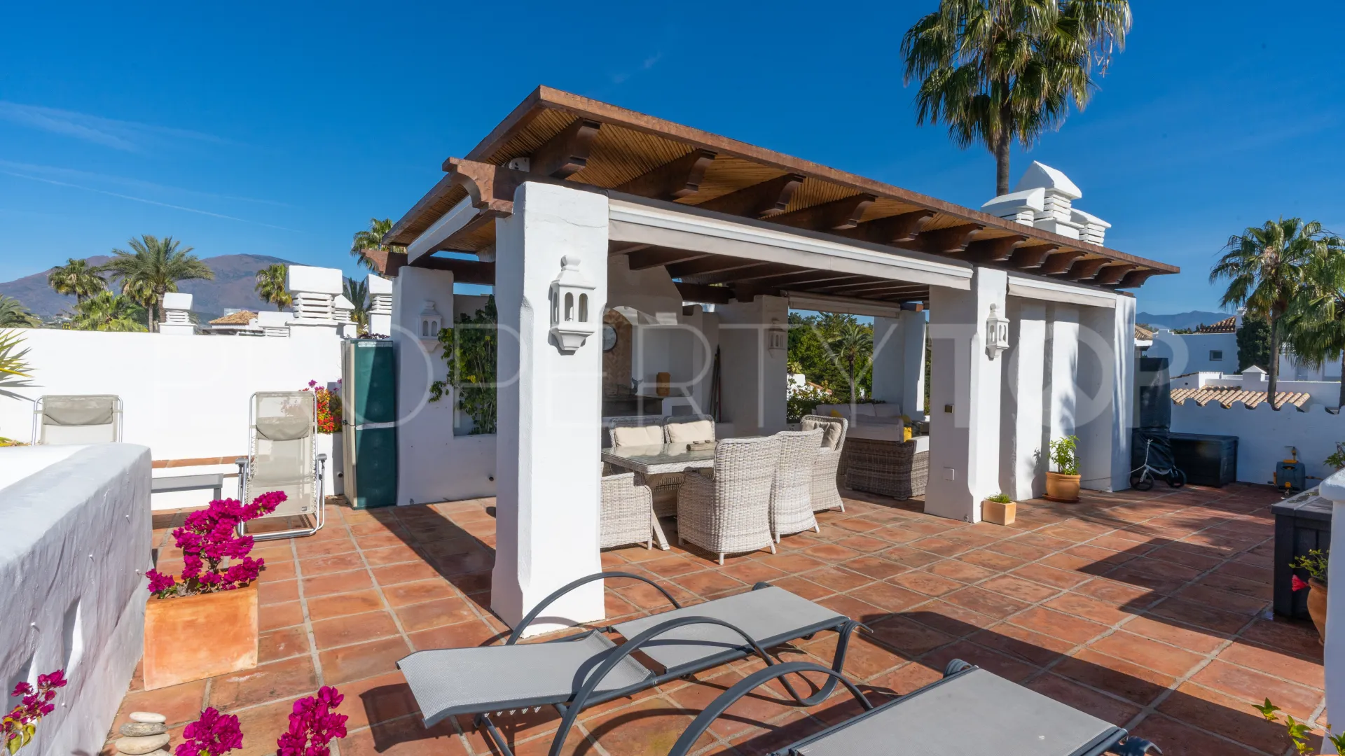 Comprar Ático de 3 dormitorios en Estepona