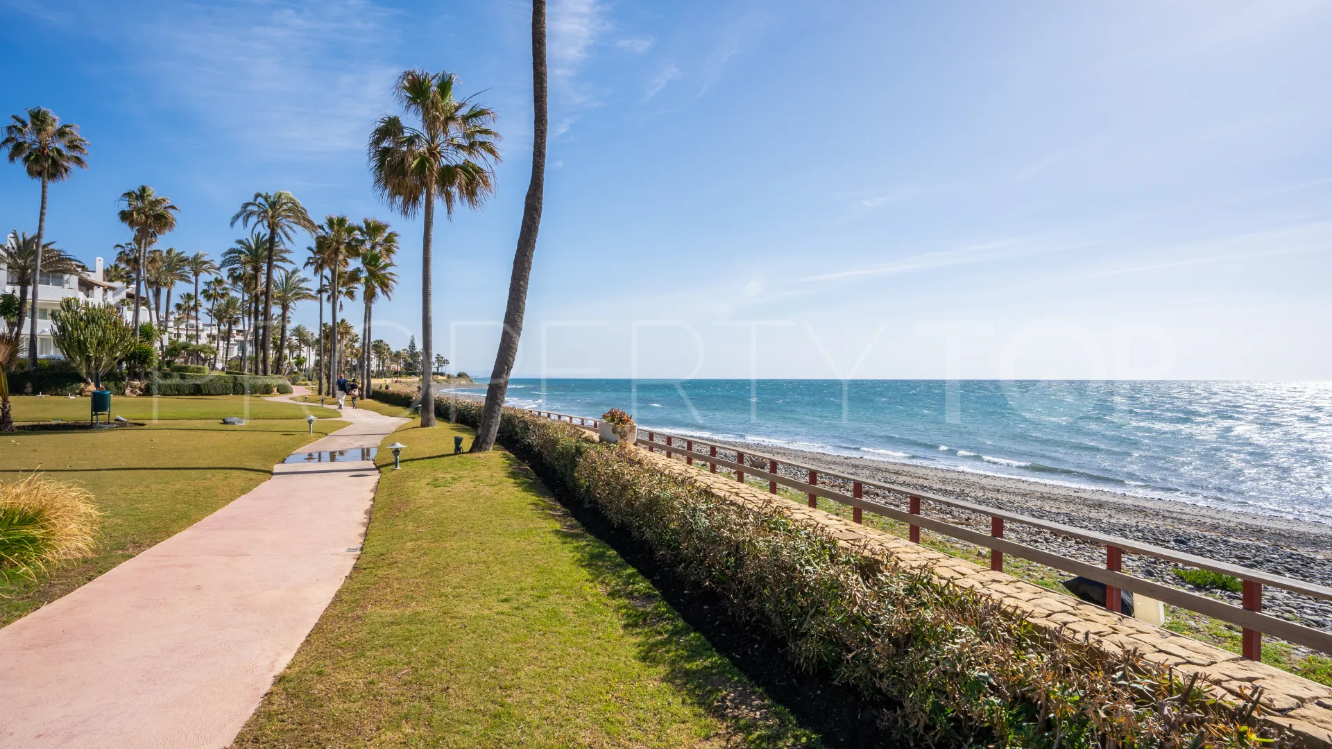 Comprar Ático de 3 dormitorios en Estepona
