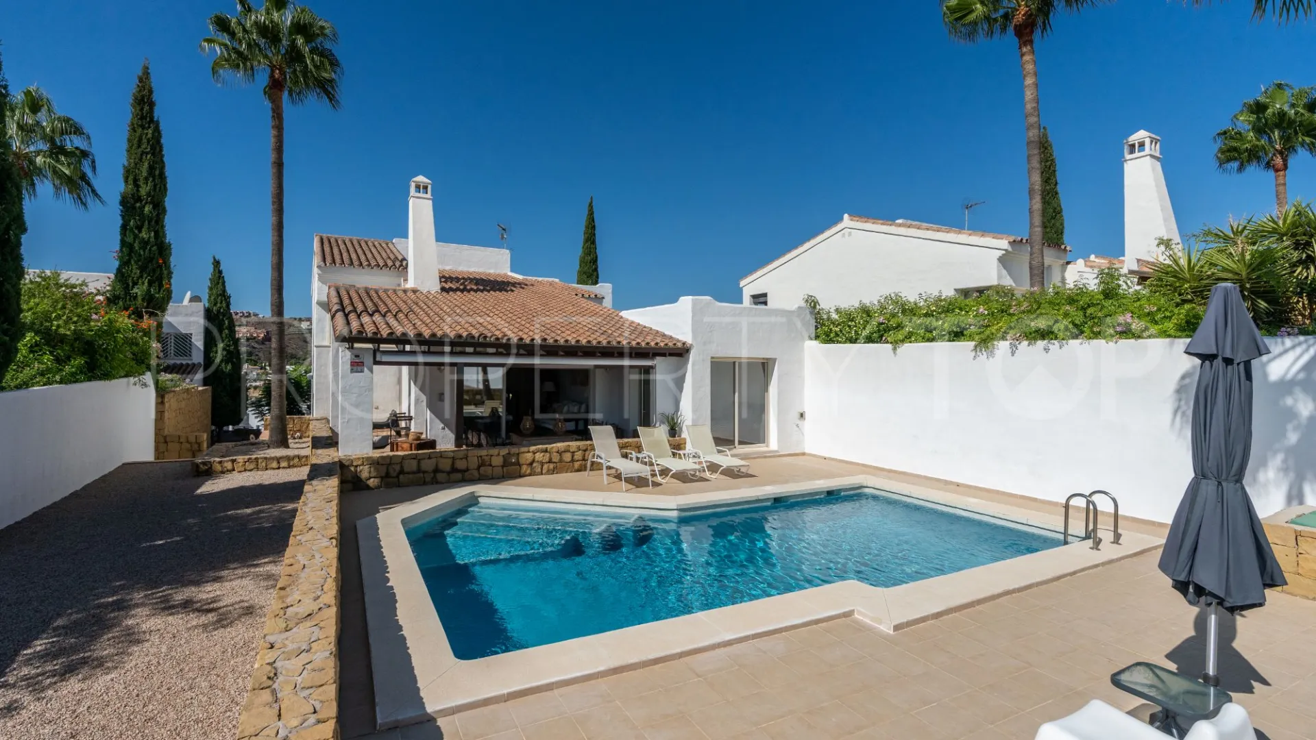 For sale villa in Benahavis with 4 bedrooms