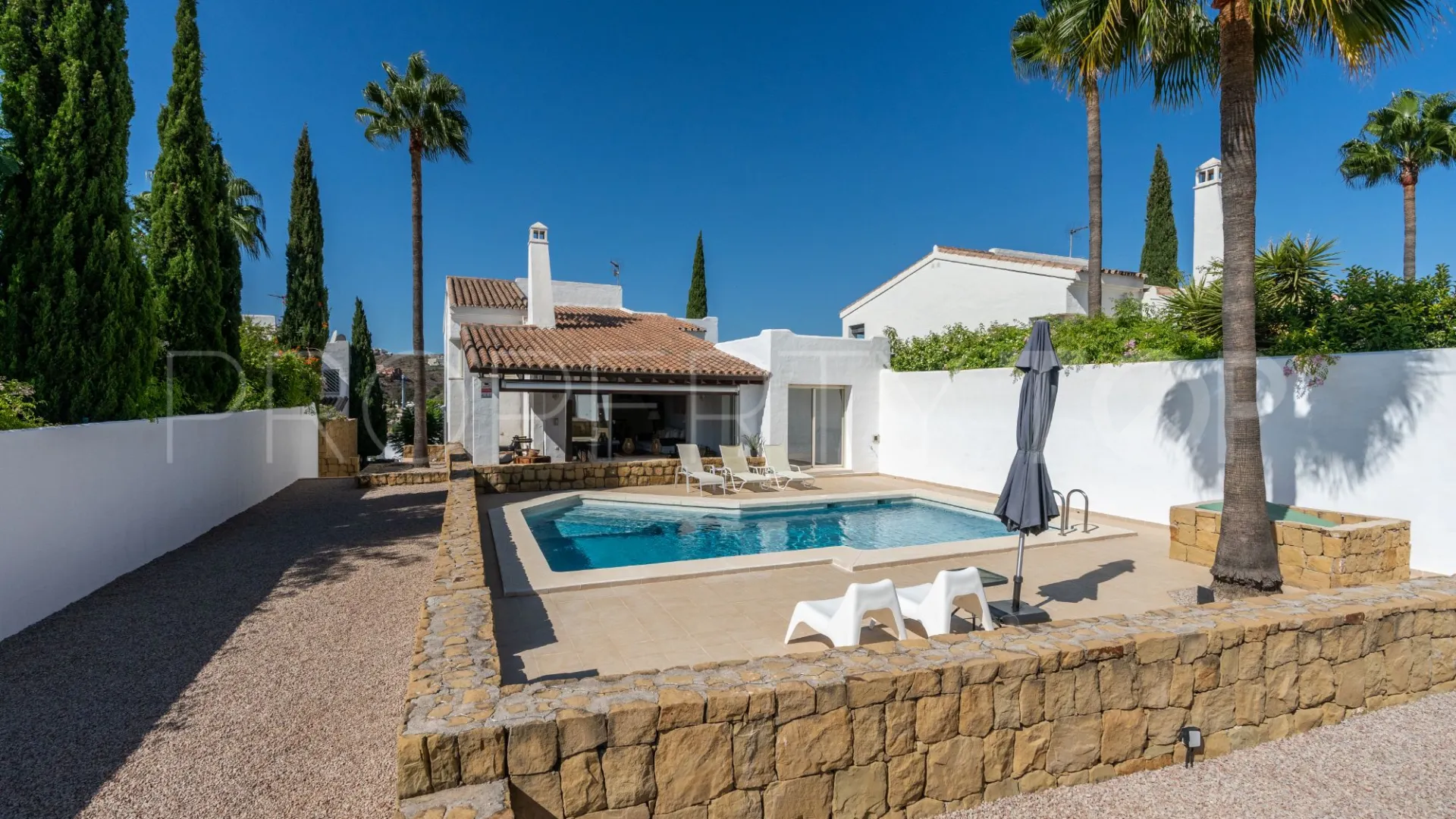 For sale villa in Benahavis with 4 bedrooms