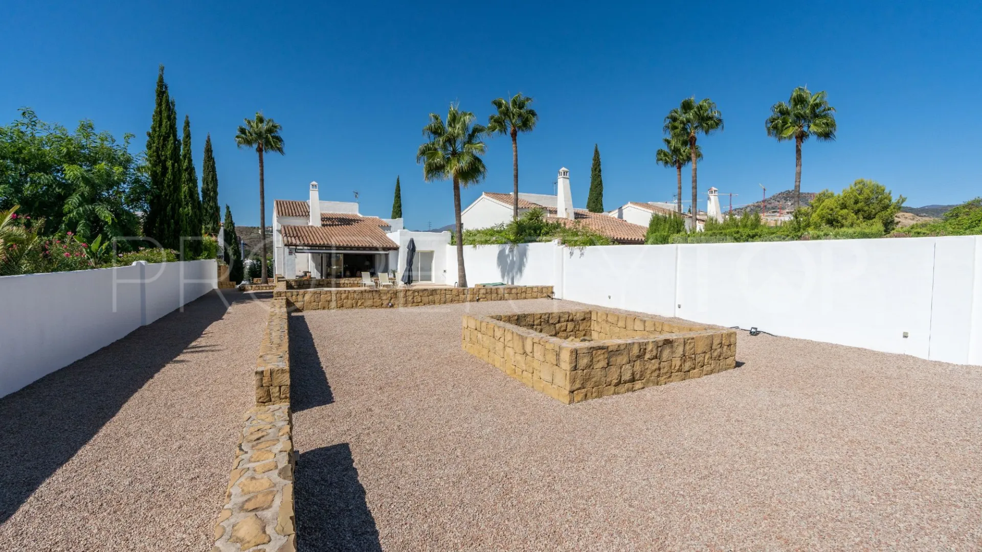 For sale villa in Benahavis with 4 bedrooms