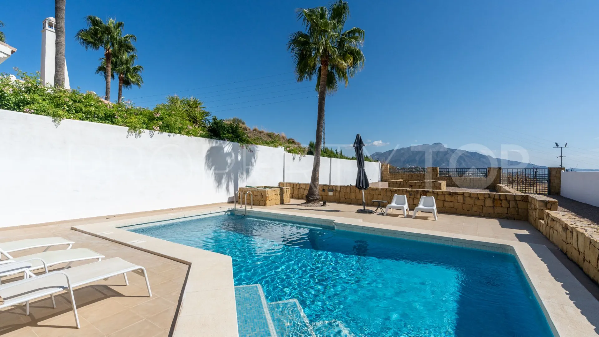 For sale villa in Benahavis with 4 bedrooms