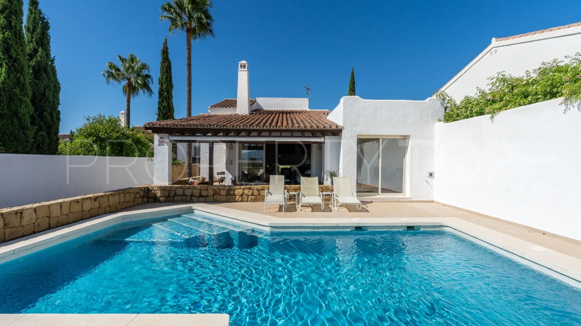 For sale villa in Benahavis with 4 bedrooms