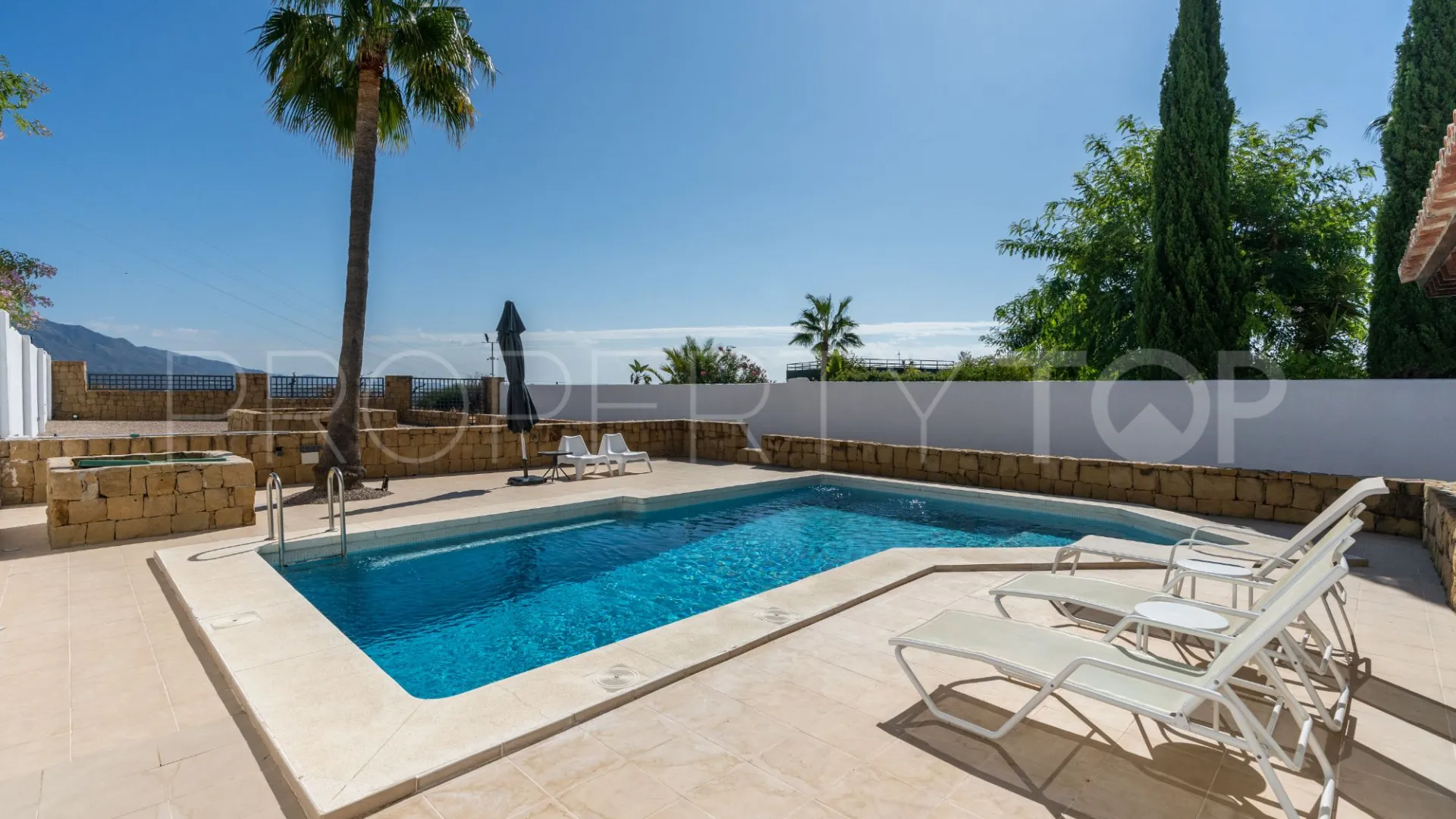 For sale villa in Benahavis with 4 bedrooms