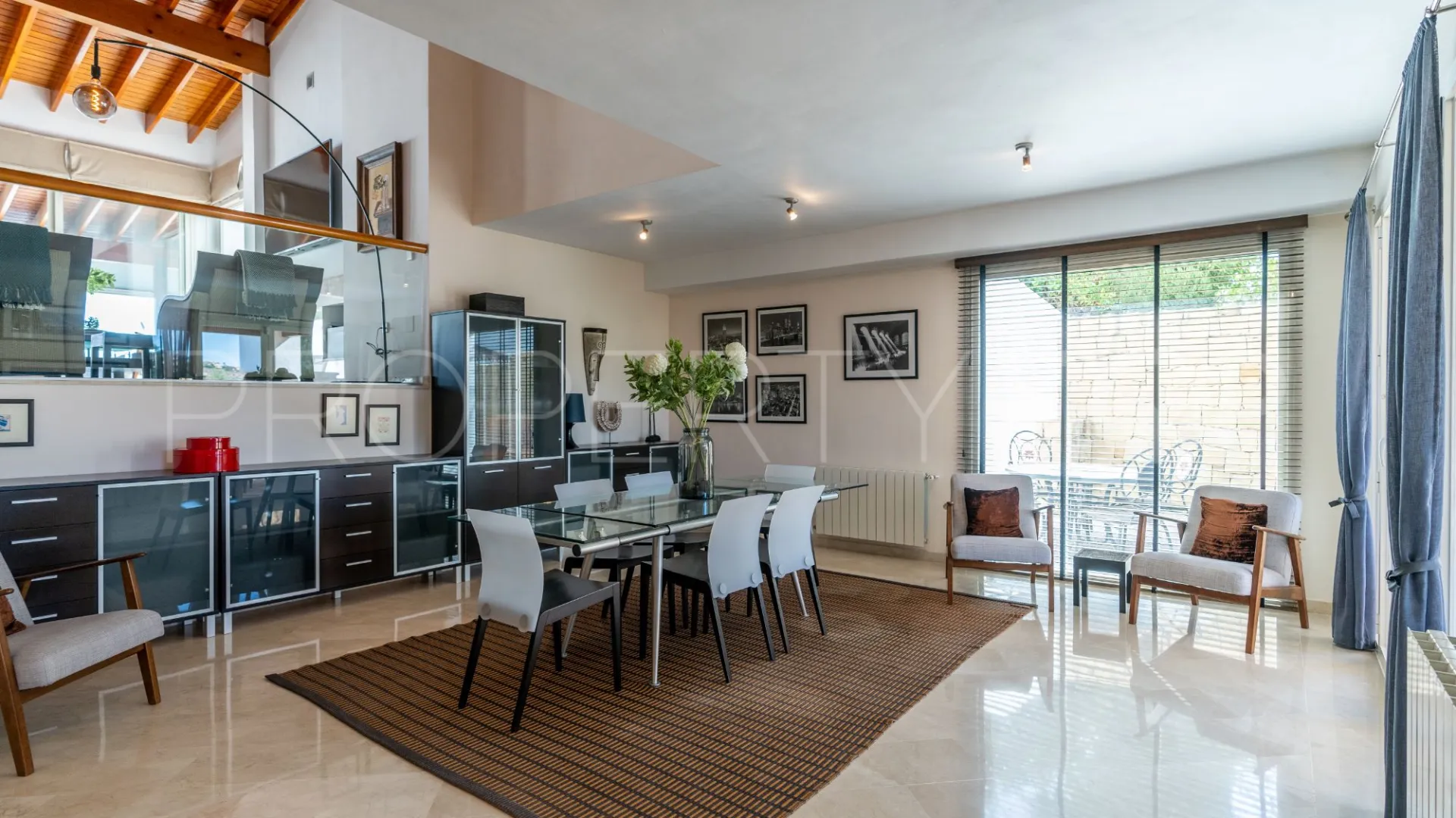 For sale villa in Benahavis with 4 bedrooms