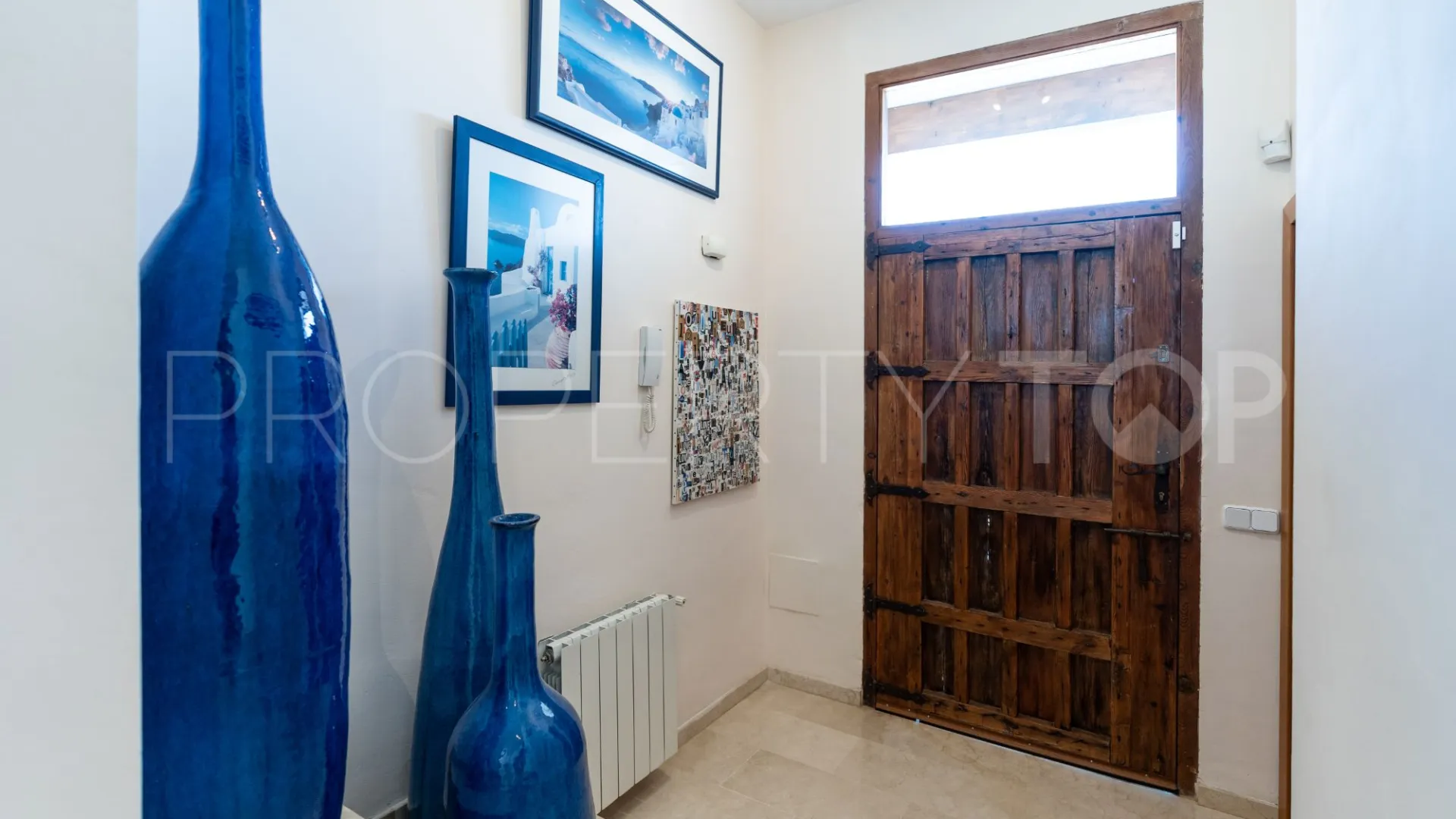 For sale villa in Benahavis with 4 bedrooms