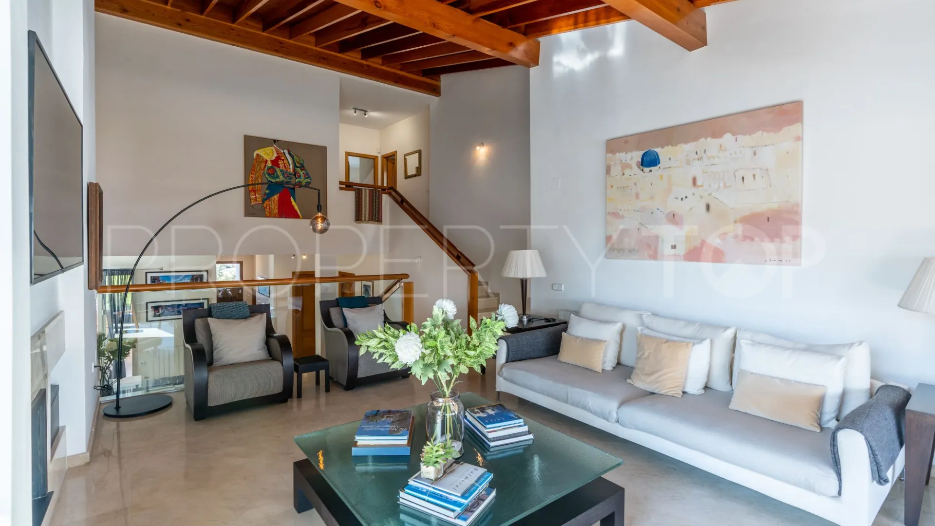 For sale villa in Benahavis with 4 bedrooms