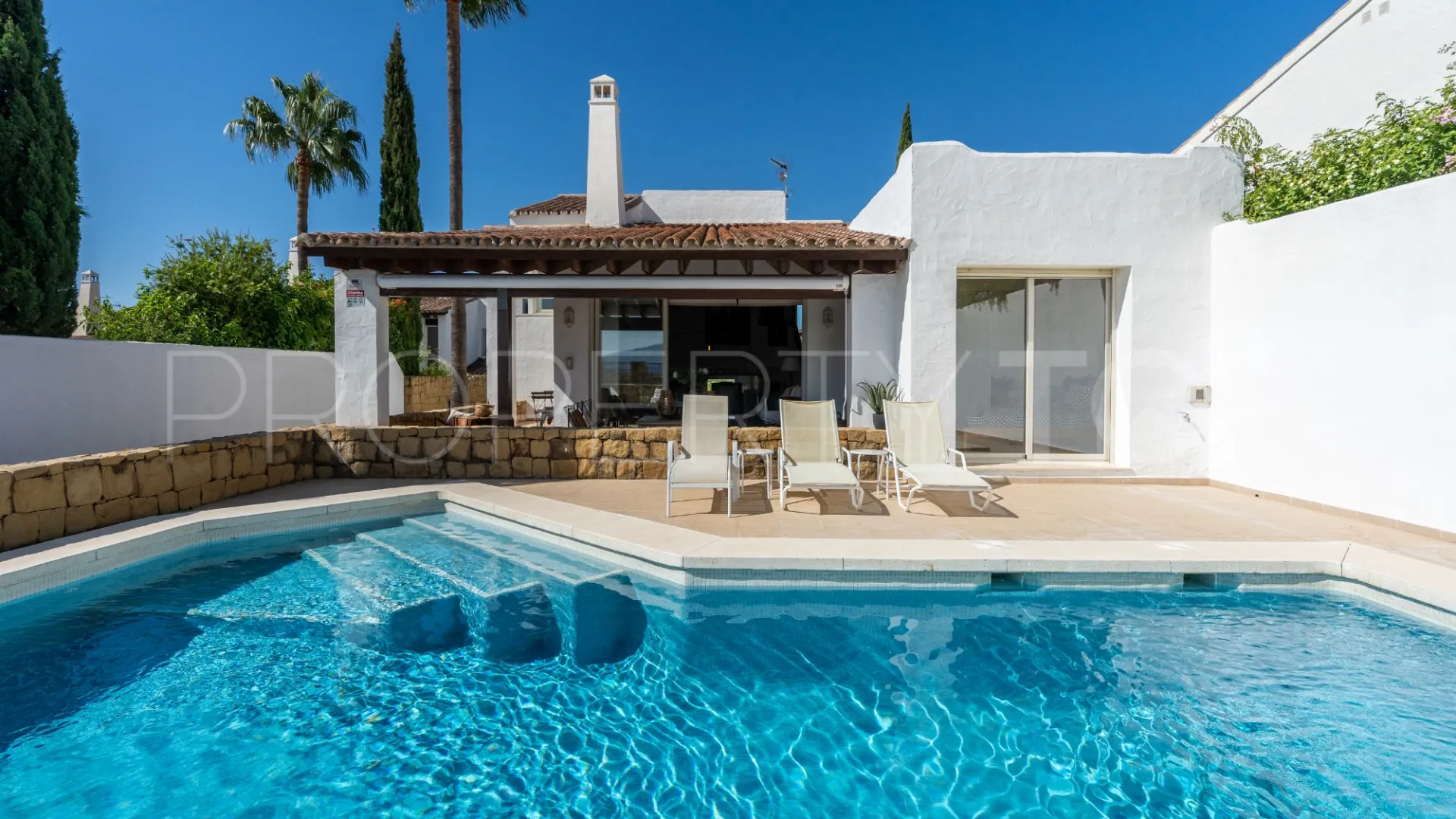 For sale villa in Benahavis with 4 bedrooms