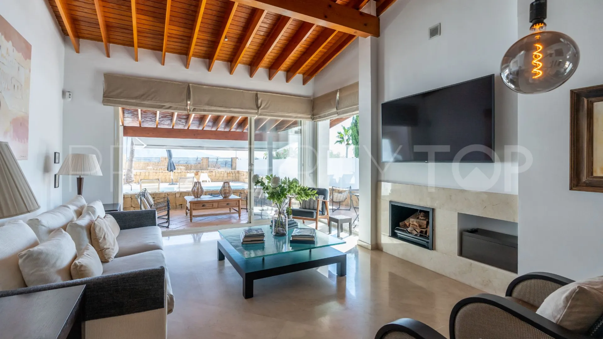 For sale villa in Benahavis with 4 bedrooms