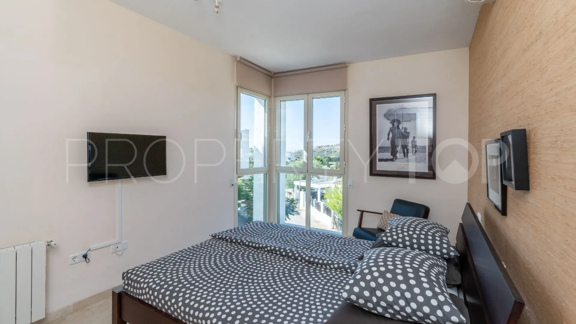 For sale villa in Benahavis with 4 bedrooms