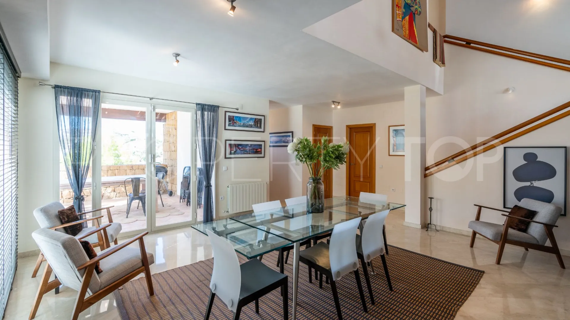 For sale villa in Benahavis with 4 bedrooms