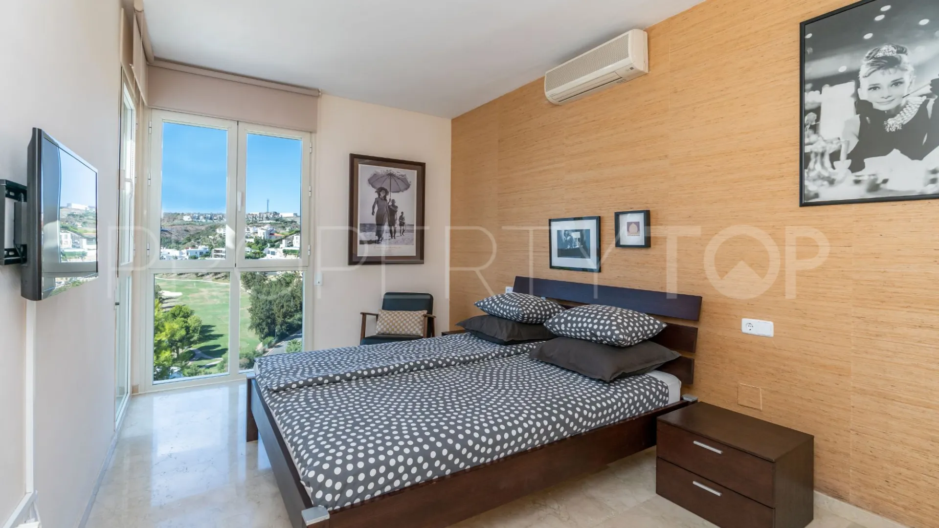 For sale villa in Benahavis with 4 bedrooms