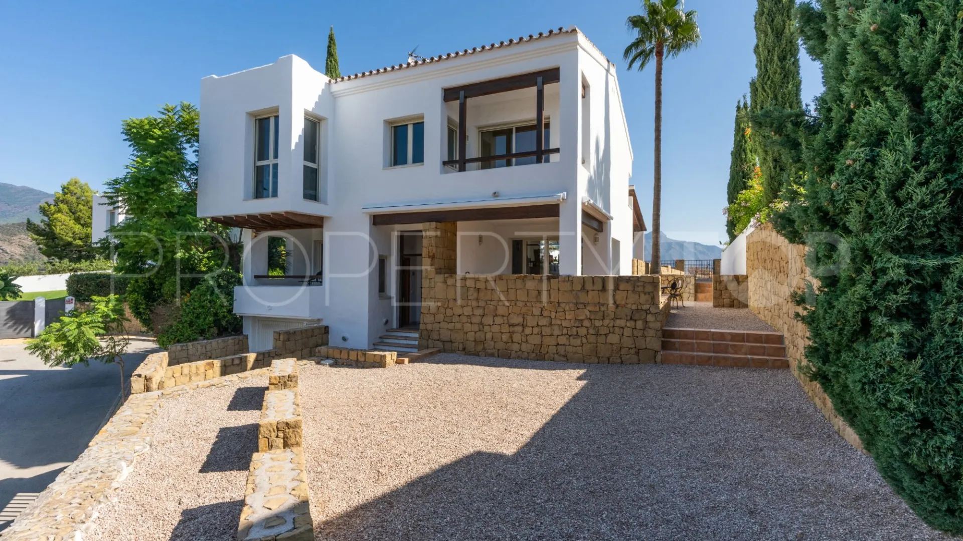 For sale villa in Benahavis with 4 bedrooms