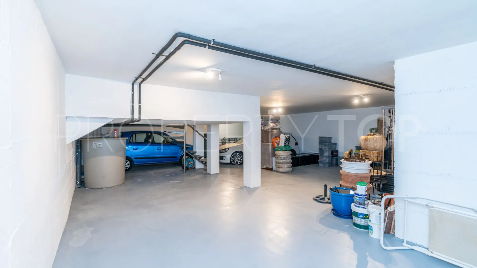 For sale villa in Benahavis with 4 bedrooms