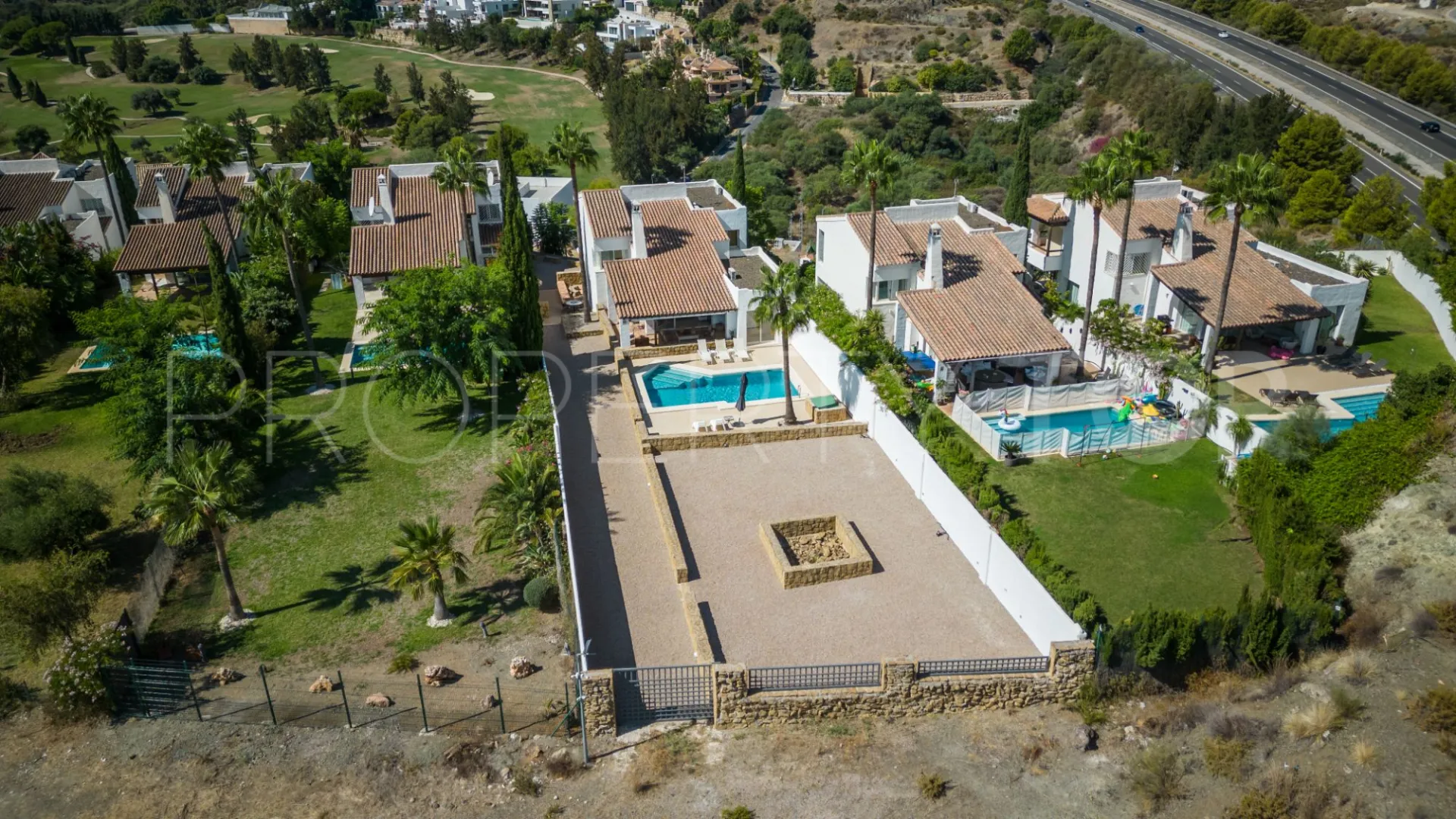 For sale villa in Benahavis with 4 bedrooms