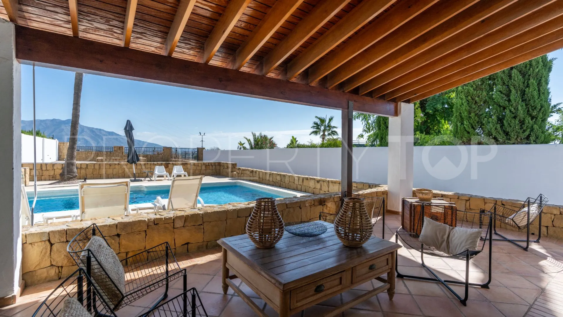 For sale villa in Benahavis with 4 bedrooms