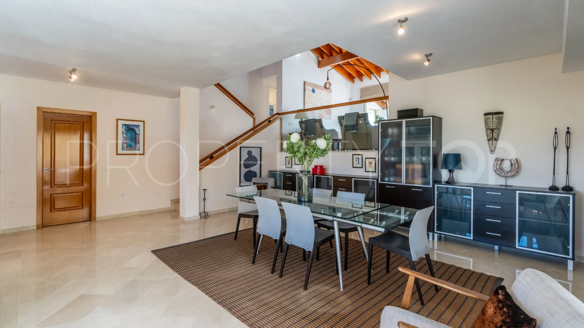For sale villa in Benahavis with 4 bedrooms