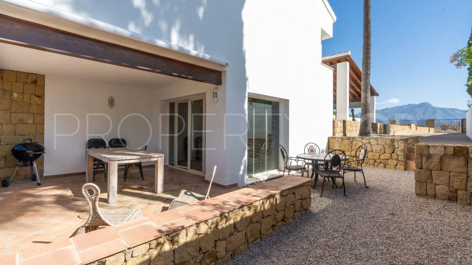 For sale villa in Benahavis with 4 bedrooms