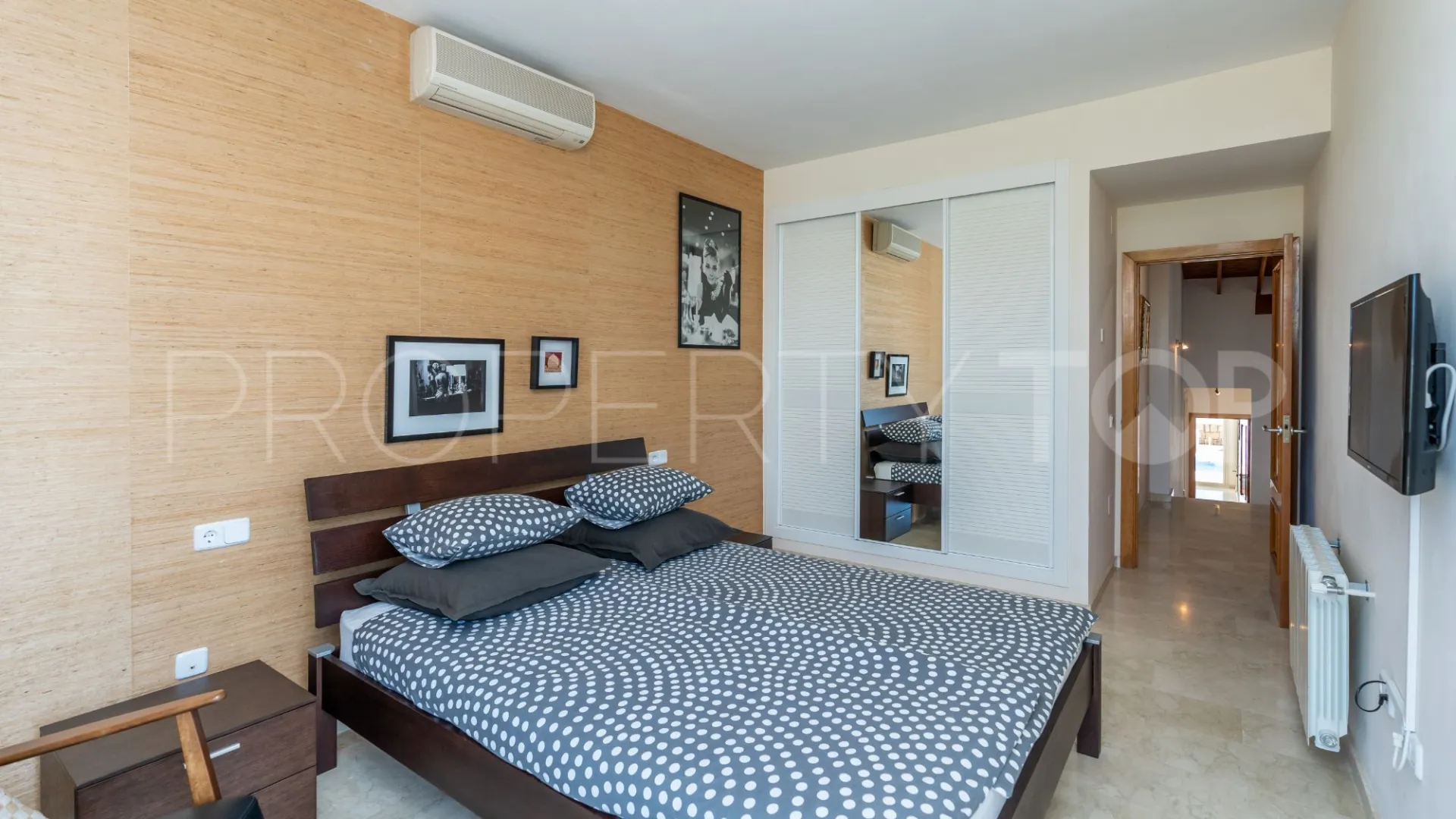 For sale villa in Benahavis with 4 bedrooms