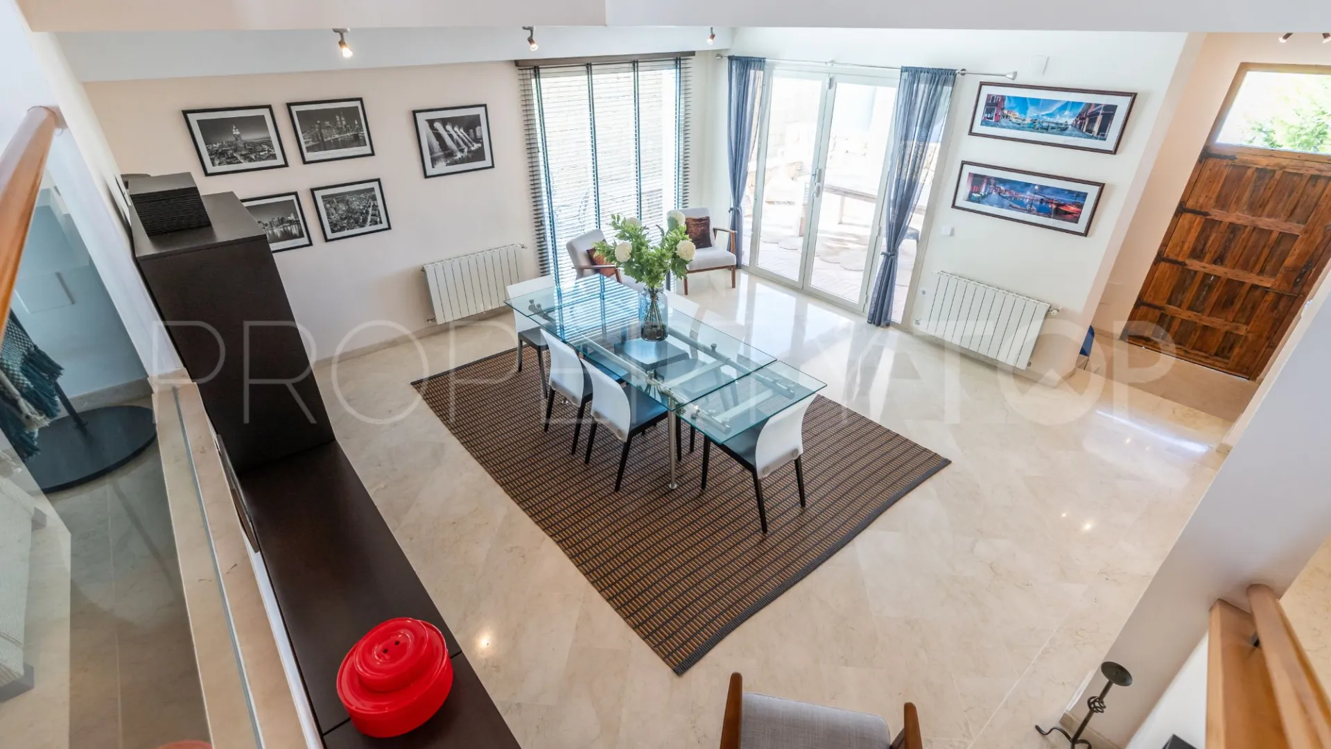 For sale villa in Benahavis with 4 bedrooms