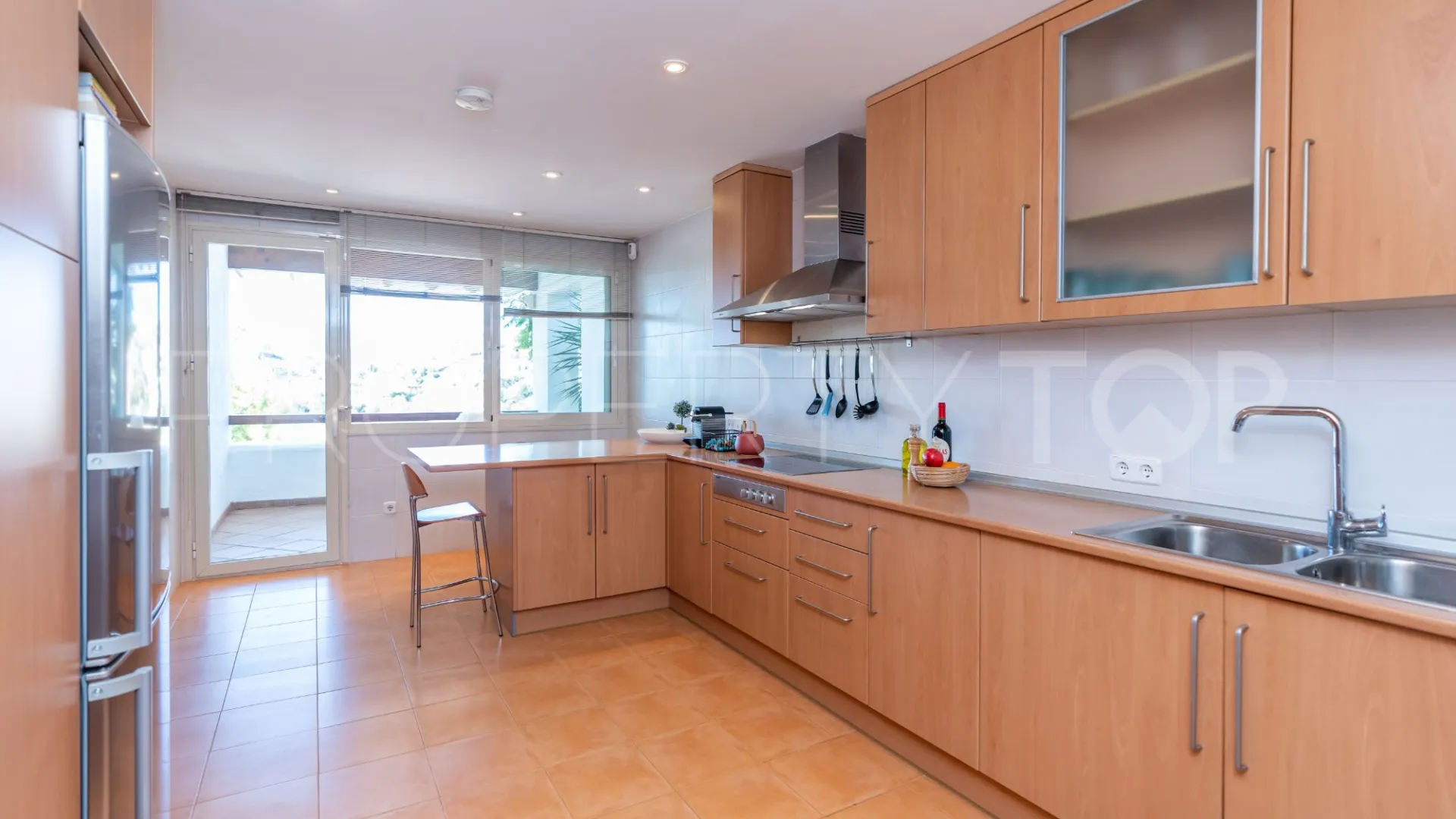 For sale villa in Benahavis with 4 bedrooms