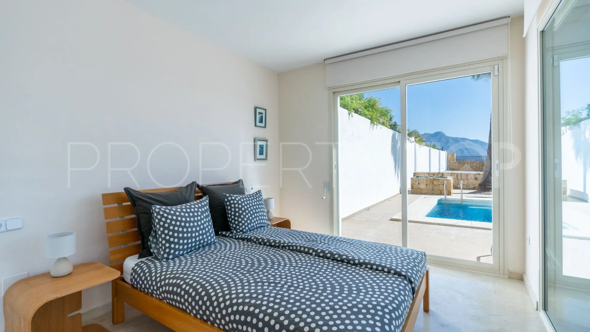 For sale villa in Benahavis with 4 bedrooms